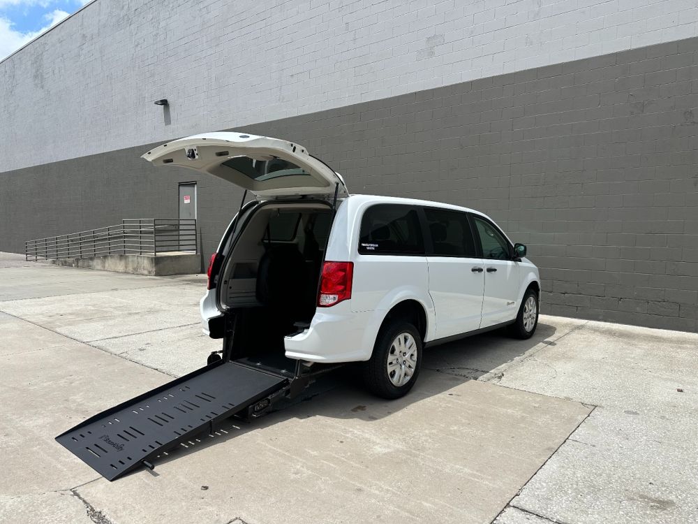 dodge grand caravan 2019 2C7WDGBG4KR599062 image dodge grand caravan 2019 2C7WDGBG4KR599062 image